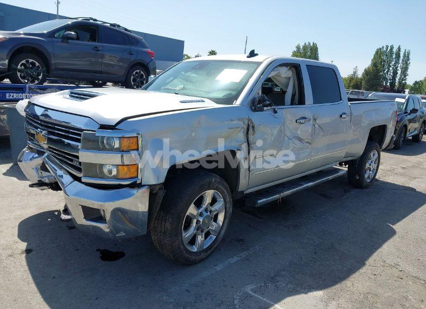 Photo 2 of 2017 Chevrolet Silverado 2500HD LTZ (VIN 1GC1KWEY9HF147801)