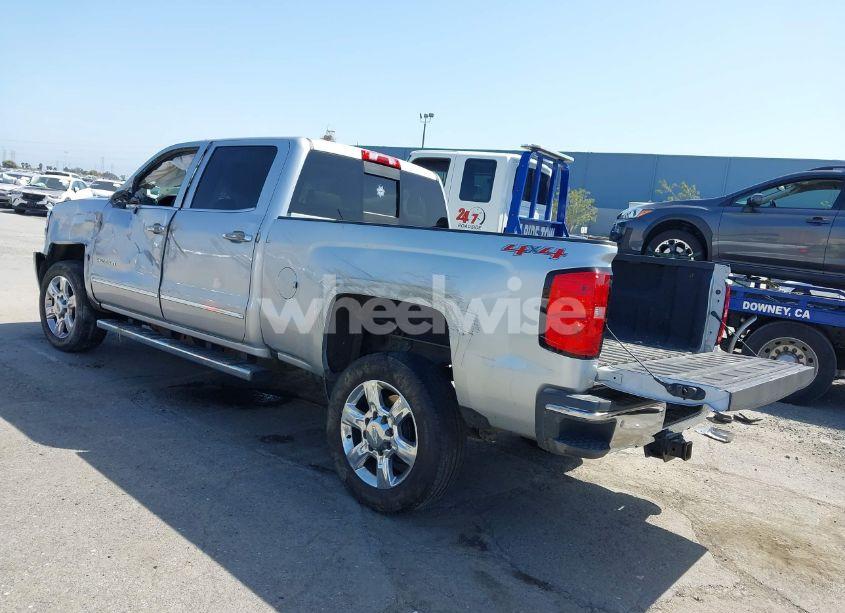 Photo 3 of 2017 Chevrolet Silverado 2500HD LTZ (VIN 1GC1KWEY9HF147801)