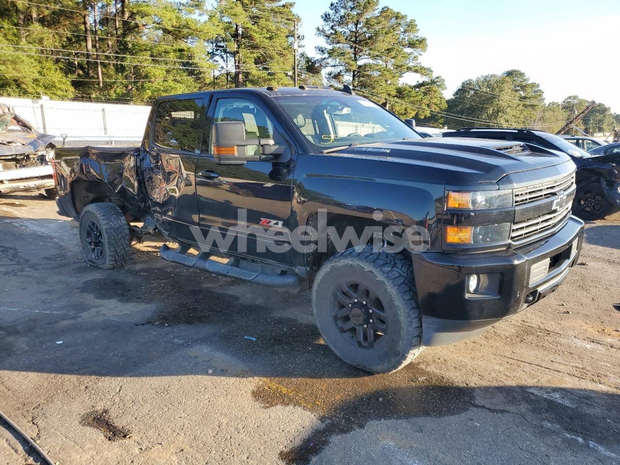 Photo 4 of 2018 CHEVROLET SILVERADO K2500 HEAVY DUTY LTZ (VIN 1GC1KWEY9JF282864)