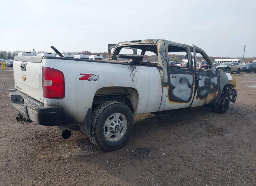 Photo 4 of 2014 Chevrolet Silverado 2500HD LT (VIN 1GC1KXC80EF182506)