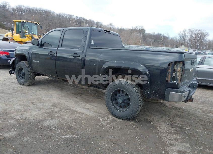 Photo 3 of 2011 Chevrolet Silverado 2500HD LT (VIN 1GC1KXC83BF172452)