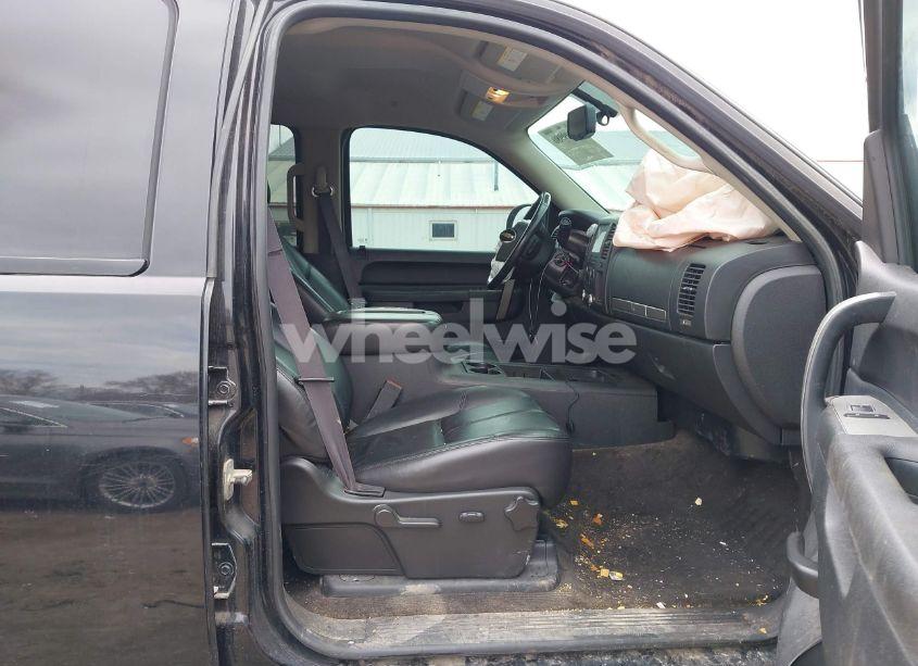 Photo 5 of 2011 Chevrolet Silverado 2500HD LT (VIN 1GC1KXC83BF172452)