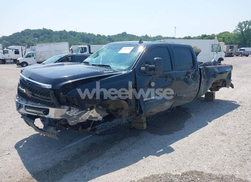 Photo 2 of 2011 Chevrolet Silverado 2500HD LT (VIN 1GC1KXC86BF223913)