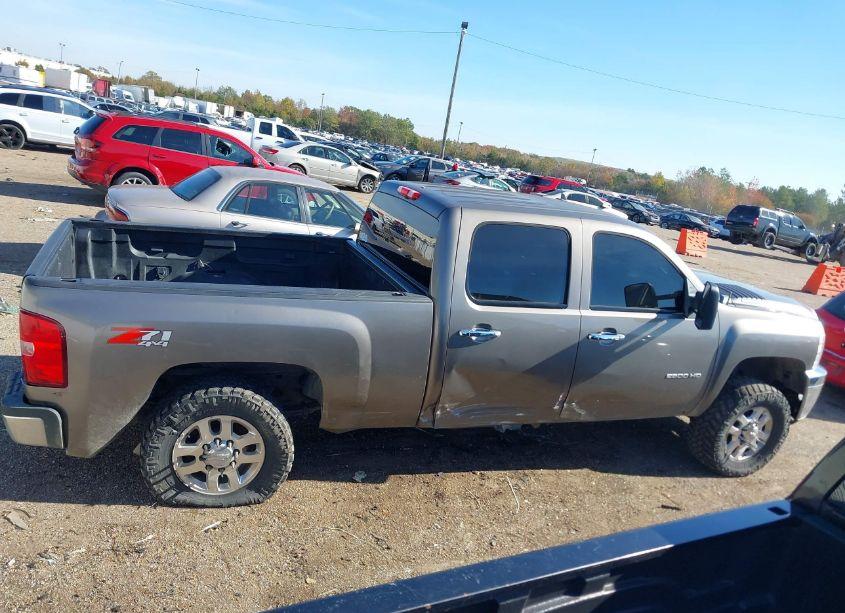 Photo 13 of 2013 Chevrolet Silverado 2500HD LT (VIN 1GC1KXC86DF107632)