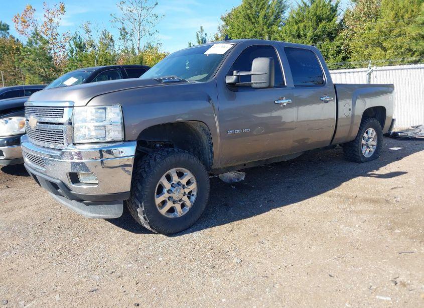 Photo 2 of 2013 Chevrolet Silverado 2500HD LT (VIN 1GC1KXC86DF107632)