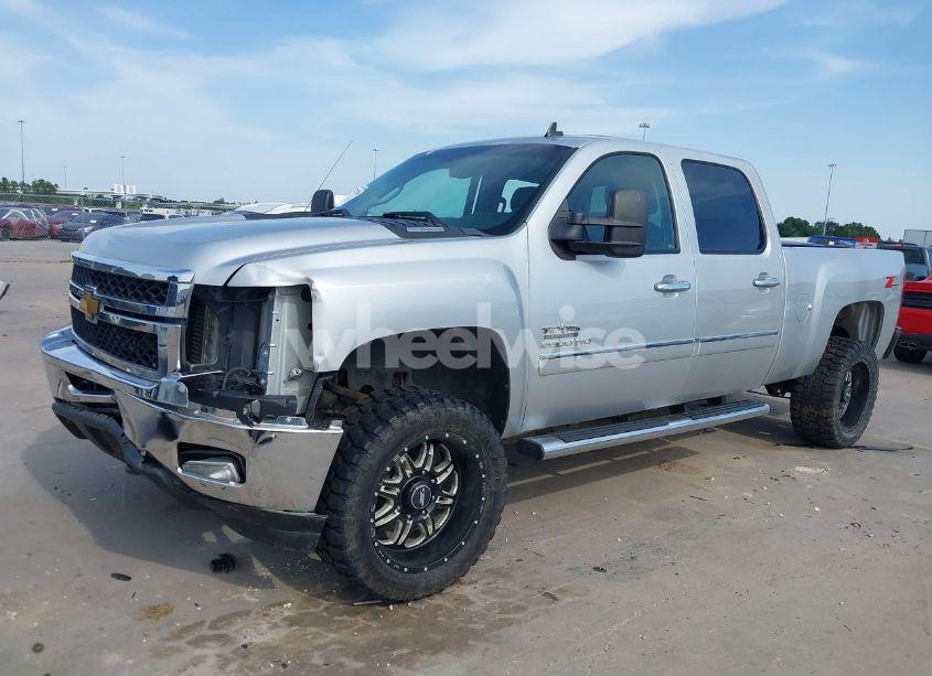 Photo 2 of 2012 Chevrolet Silverado 2500HD LT (VIN 1GC1KXC88CF213157)