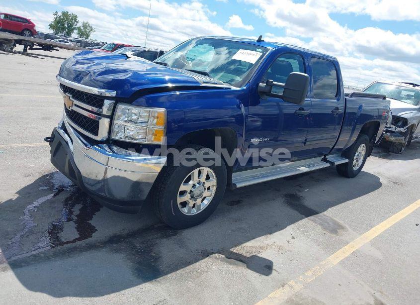 Photo 2 of 2013 Chevrolet Silverado 2500HD LT (VIN 1GC1KXCG1DF196694)