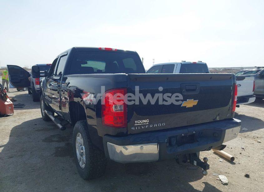 Photo 3 of 2012 Chevrolet Silverado 2500HD LT (VIN 1GC1KXCG2CF156820)
