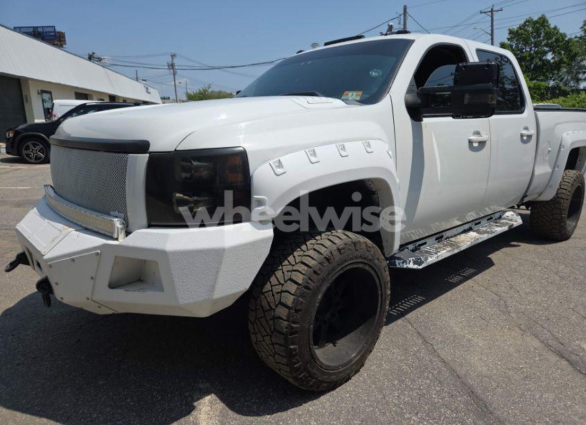 Photo 2 of 2011 Chevrolet Silverado 2500HD LT (VIN 1GC1KXCG6BF222090)