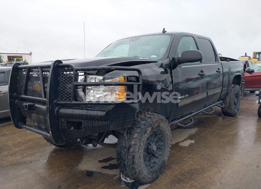 Photo 2 of 2013 Chevrolet Silverado 2500HD LT (VIN 1GC1KXCG7DF151954)