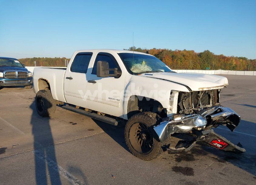 2013 Chevrolet Silverado 2500HD LT (VIN 1GC1KXE83DF180731) main photo