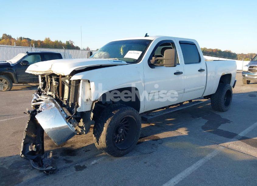 Photo 2 of 2013 Chevrolet Silverado 2500HD LT (VIN 1GC1KXE83DF180731)