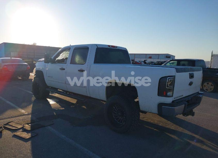 Photo 3 of 2013 Chevrolet Silverado 2500HD LT (VIN 1GC1KXE83DF180731)