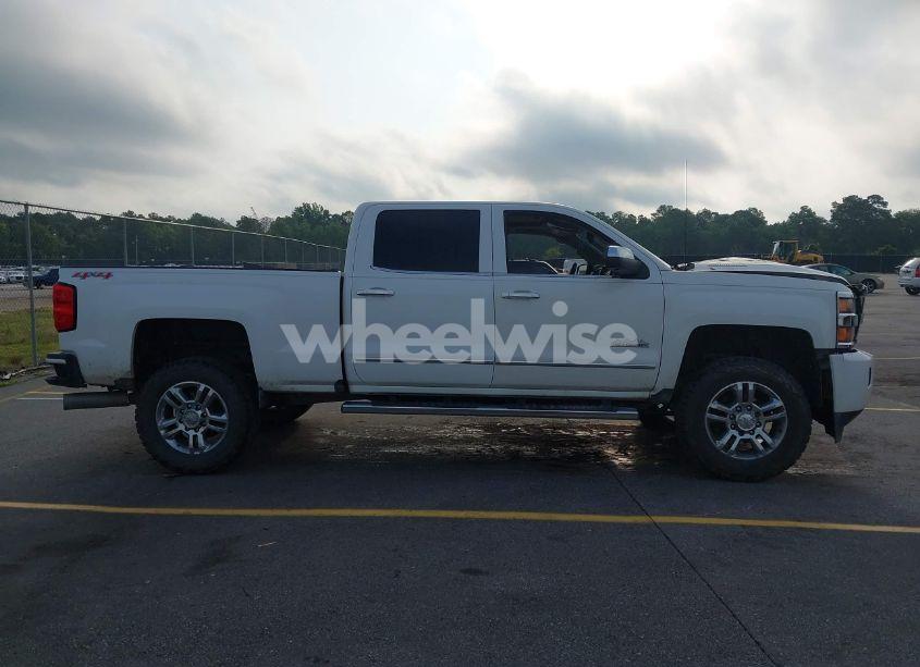Photo 13 of 2015 Chevrolet Silverado 2500HD HIGH COUNTRY (VIN 1GC1KXE83FF681914)