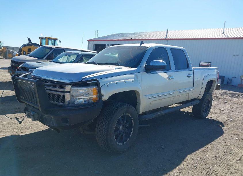 Photo 2 of 2013 Chevrolet Silverado 2500HD LT (VIN 1GC1KXE84DF197389)