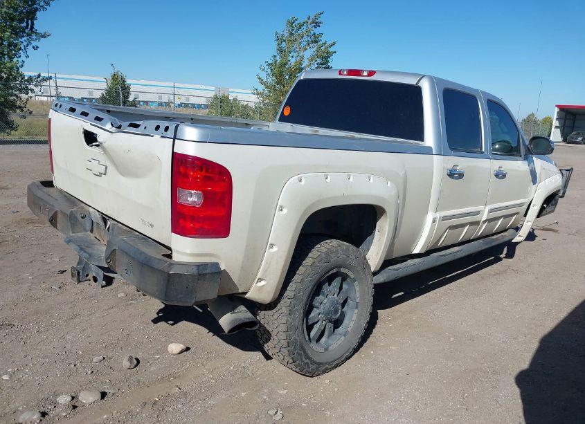 Photo 4 of 2013 Chevrolet Silverado 2500HD LT (VIN 1GC1KXE84DF197389)