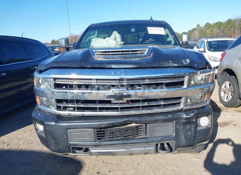 Photo 13 of 2018 Chevrolet Silverado 2500HD HIGH COUNTRY (VIN 1GC1KXEY3JF198643)