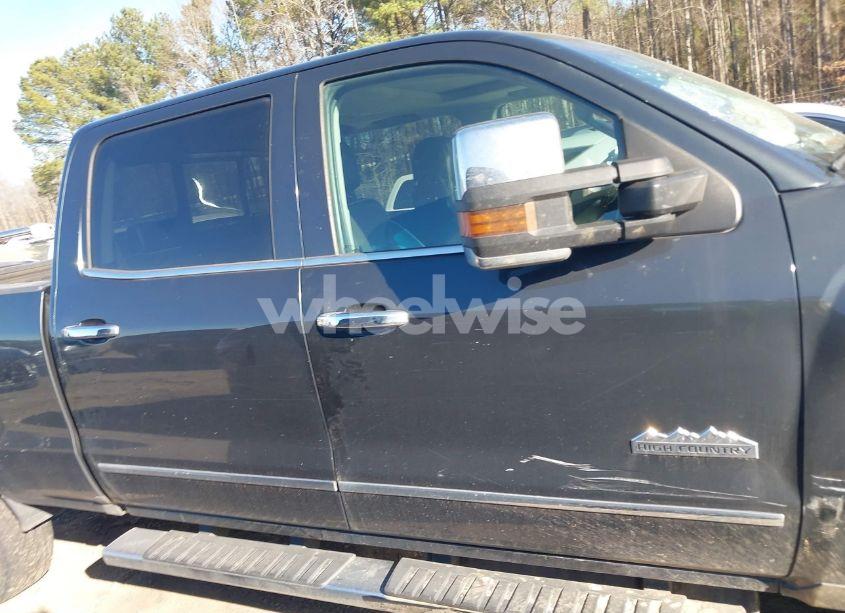 Photo 14 of 2018 Chevrolet Silverado 2500HD HIGH COUNTRY (VIN 1GC1KXEY3JF198643)