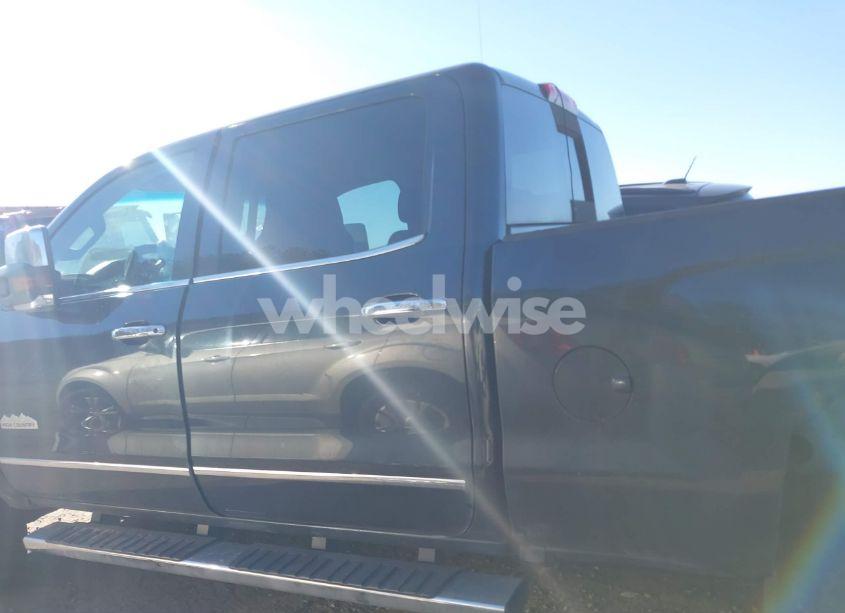 Photo 15 of 2018 Chevrolet Silverado 2500HD HIGH COUNTRY (VIN 1GC1KXEY3JF198643)