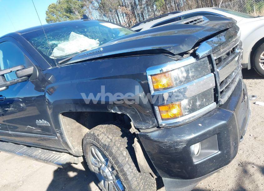 Photo 18 of 2018 Chevrolet Silverado 2500HD HIGH COUNTRY (VIN 1GC1KXEY3JF198643)