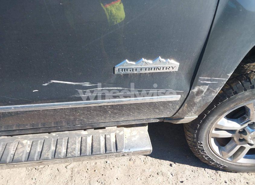 Photo 19 of 2018 Chevrolet Silverado 2500HD HIGH COUNTRY (VIN 1GC1KXEY3JF198643)