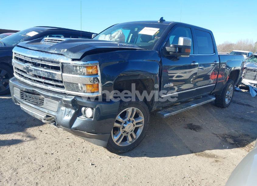 Photo 2 of 2018 Chevrolet Silverado 2500HD HIGH COUNTRY (VIN 1GC1KXEY3JF198643)
