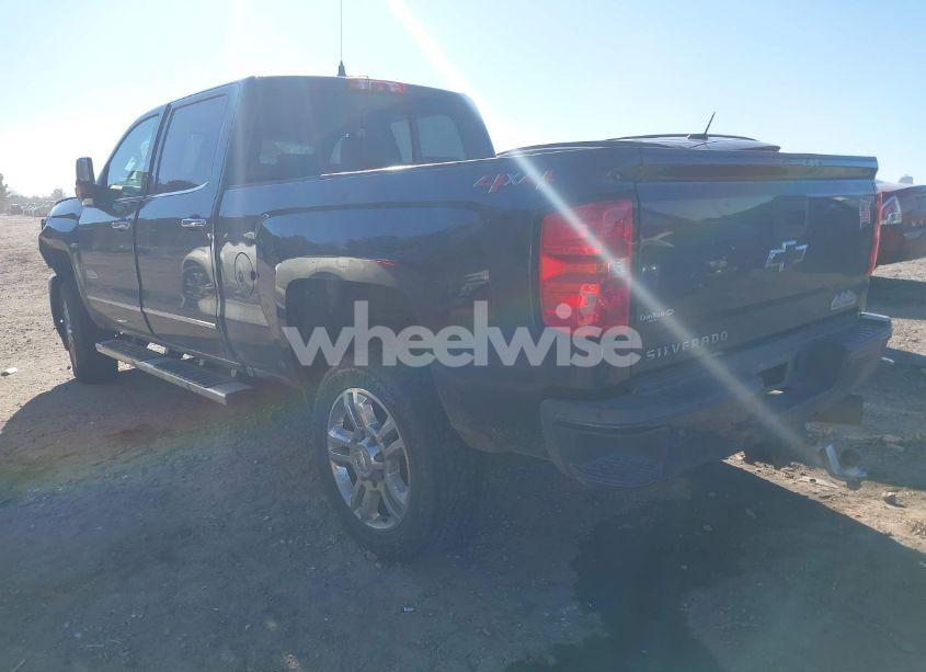 Photo 3 of 2018 Chevrolet Silverado 2500HD HIGH COUNTRY (VIN 1GC1KXEY3JF198643)