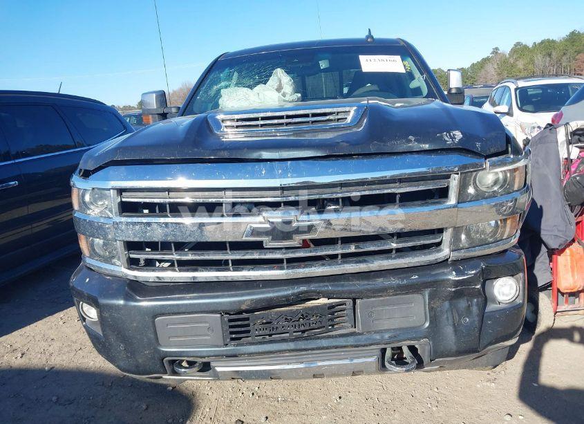 Photo 6 of 2018 Chevrolet Silverado 2500HD HIGH COUNTRY (VIN 1GC1KXEY3JF198643)