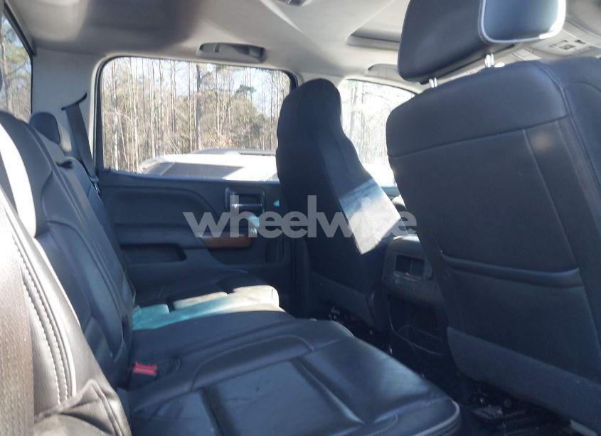 Photo 8 of 2018 Chevrolet Silverado 2500HD HIGH COUNTRY (VIN 1GC1KXEY3JF198643)