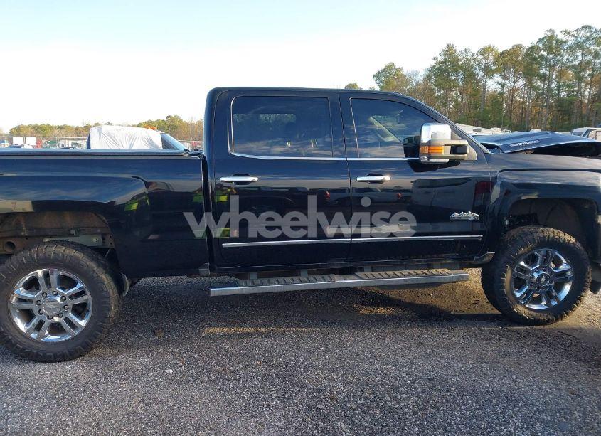 Photo 13 of 2018 Chevrolet Silverado 2500HD HIGH COUNTRY (VIN 1GC1KXEY3JF221340)