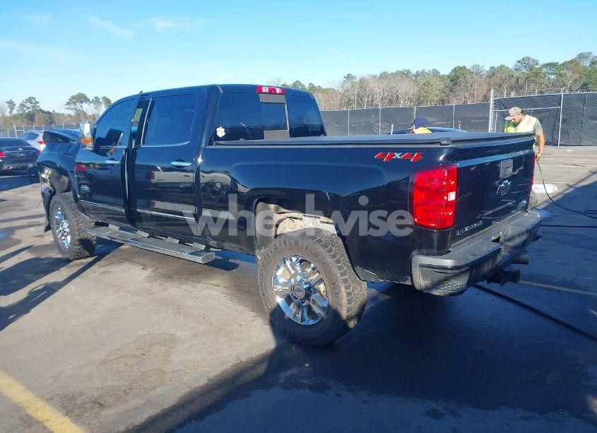 Photo 3 of 2018 Chevrolet Silverado 2500HD HIGH COUNTRY (VIN 1GC1KXEY3JF221340)