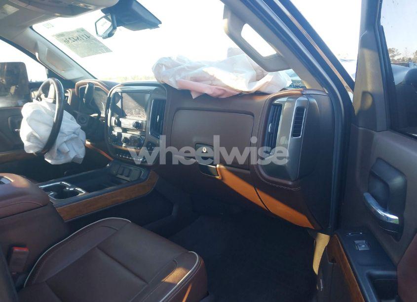 Photo 5 of 2018 Chevrolet Silverado 2500HD HIGH COUNTRY (VIN 1GC1KXEY3JF221340)