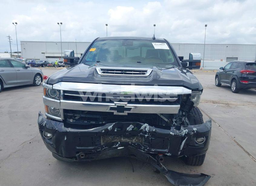 Photo 12 of 2018 Chevrolet Silverado 2500HD HIGH COUNTRY (VIN 1GC1KXEY4JF228278)