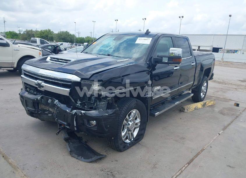 Photo 2 of 2018 Chevrolet Silverado 2500HD HIGH COUNTRY (VIN 1GC1KXEY4JF228278)