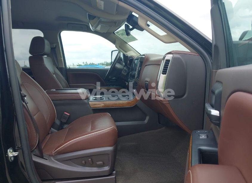 Photo 5 of 2018 Chevrolet Silverado 2500HD HIGH COUNTRY (VIN 1GC1KXEY4JF228278)