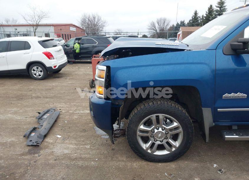 Photo 6 of 2018 Chevrolet Silverado 2500HD HIGH COUNTRY (VIN 1GC1KXEY5JF147225)