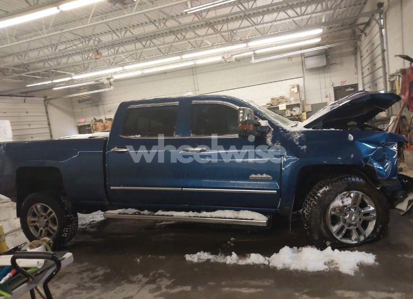 Photo 14 of 2018 Chevrolet Silverado 2500HD HIGH COUNTRY (VIN 1GC1KXEY6JF111737)