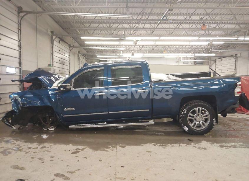 Photo 15 of 2018 Chevrolet Silverado 2500HD HIGH COUNTRY (VIN 1GC1KXEY6JF111737)