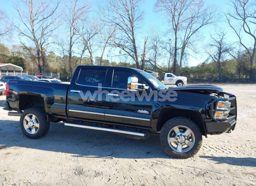 Photo 13 of 2018 Chevrolet Silverado 2500HD HIGH COUNTRY (VIN 1GC1KXEY9JF105172)