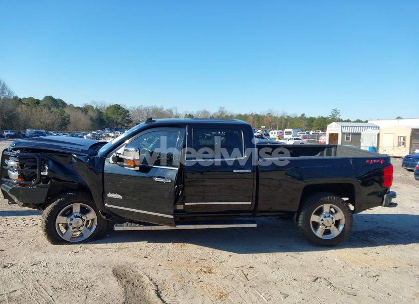 Photo 14 of 2018 Chevrolet Silverado 2500HD HIGH COUNTRY (VIN 1GC1KXEY9JF105172)