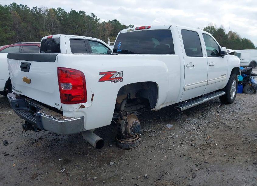 Photo 4 of 2014 Chevrolet Silverado 2500HD LTZ (VIN 1GC1KYC80EF184827)