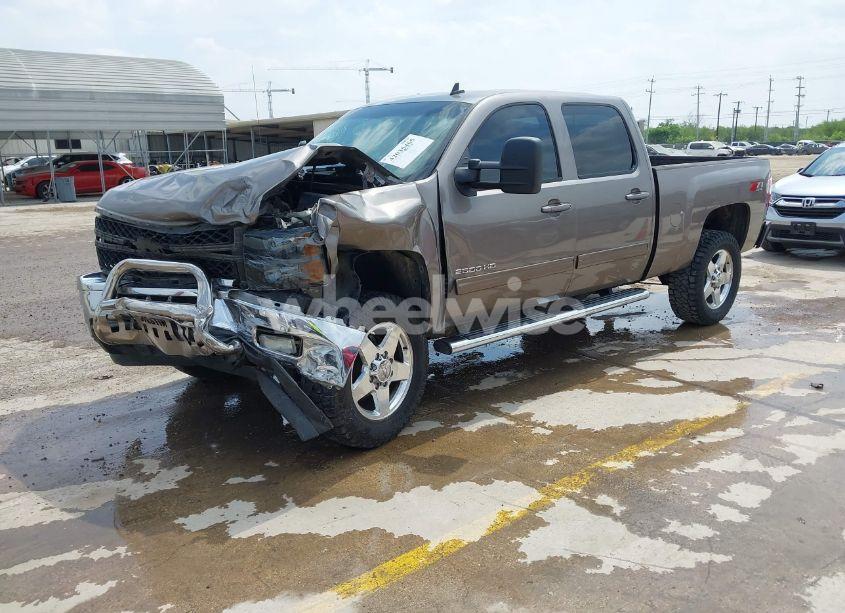 Photo 2 of 2013 Chevrolet Silverado 2500HD LTZ (VIN 1GC1KYE83DF211143)