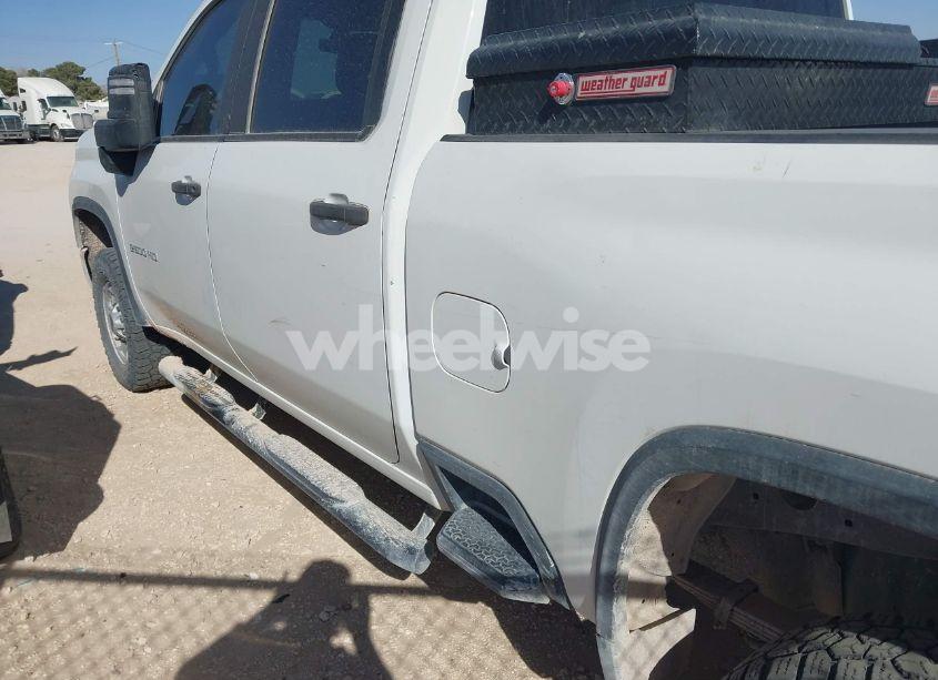 Photo 3 of 2021 Chevrolet Silverado 2500HD 4WD STANDARD BED WT (VIN 1GC1YLE71MF257272)