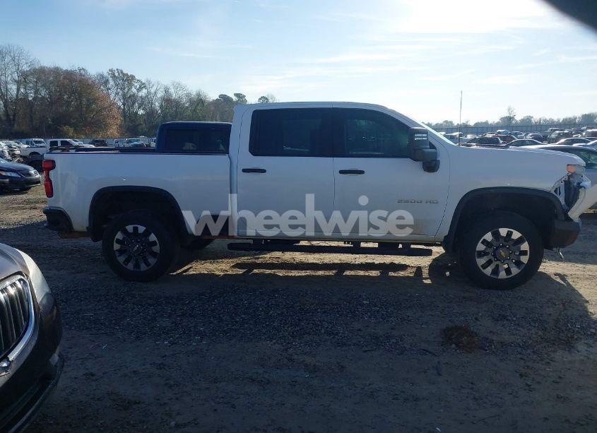 Photo 13 of 2022 Chevrolet Silverado 2500HD 4WD STANDARD BED CUSTOM (VIN 1GC1YME70NF354549)