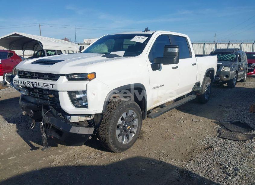 Photo 2 of 2022 Chevrolet Silverado 2500HD 4WD STANDARD BED CUSTOM (VIN 1GC1YME70NF354549)