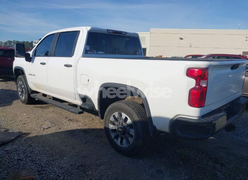 Photo 3 of 2022 Chevrolet Silverado 2500HD 4WD STANDARD BED CUSTOM (VIN 1GC1YME70NF354549)