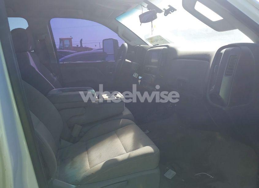 Photo 5 of 2018 Chevrolet Silverado 2500HD WT (VIN 1GC2CUEG3JZ230478)