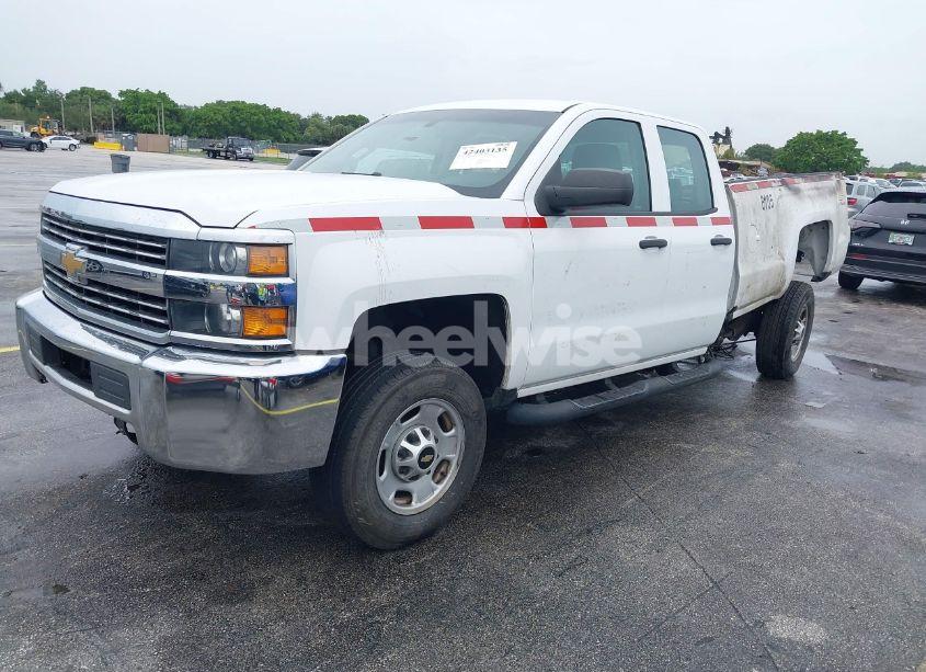 Photo 2 of 2018 Chevrolet Silverado 2500HD WT (VIN 1GC2CUEG6JZ186007)
