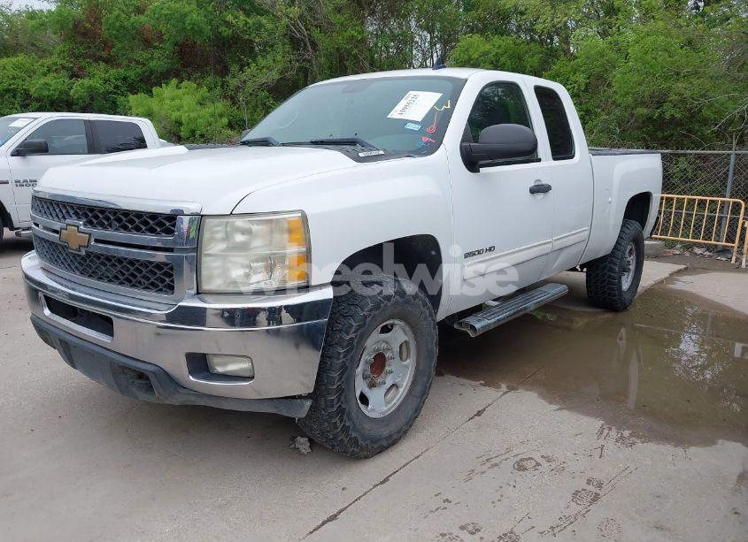 Photo 2 of 2011 Chevrolet Silverado 2500HD LT (VIN 1GC2CXCG4BZ133974)