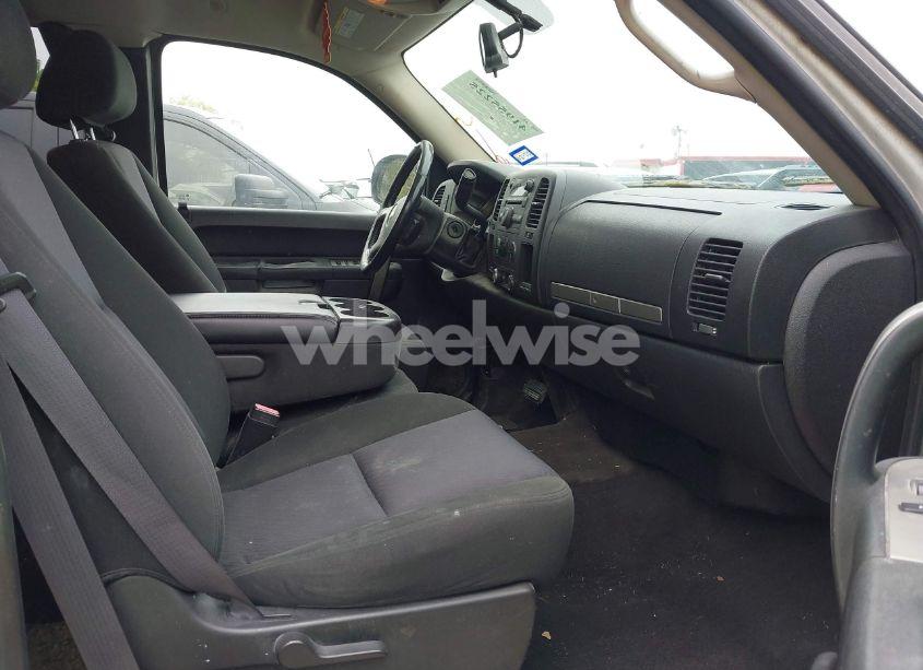 Photo 5 of 2011 Chevrolet Silverado 2500HD LT (VIN 1GC2CXCG4BZ133974)